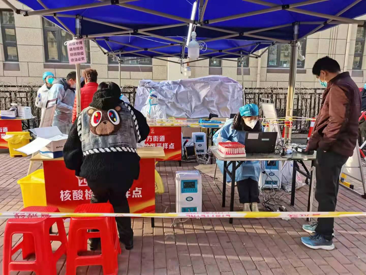 “疫”线有我 —— 星瑞集团青岛区域员工深入社区一线参与防疫工作(图4)