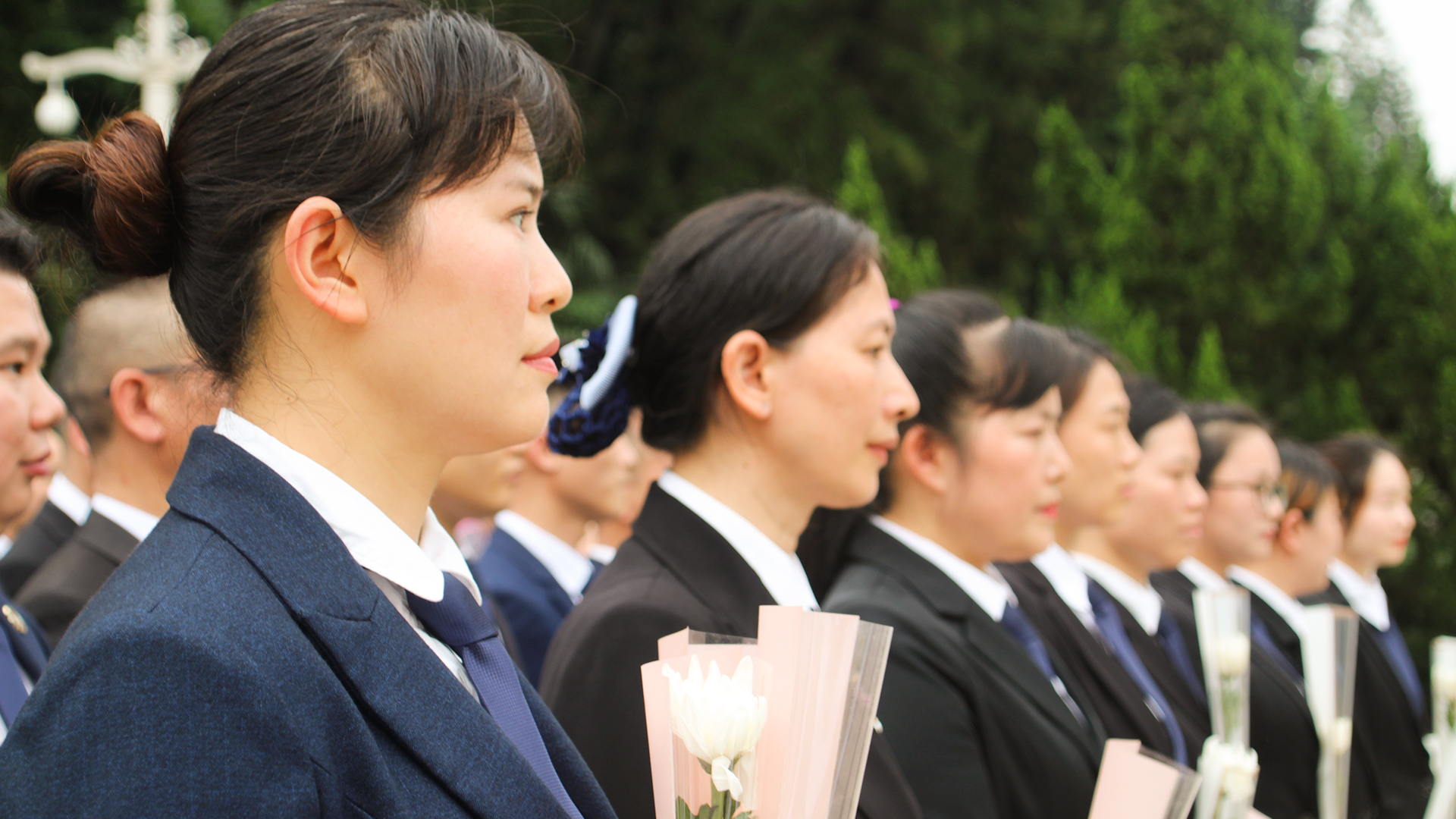 深切缅怀革命先烈 珍惜幸福健康生活 ——星瑞集团各区域组织员工、客户开展烈士陵园祭扫活动(图2)