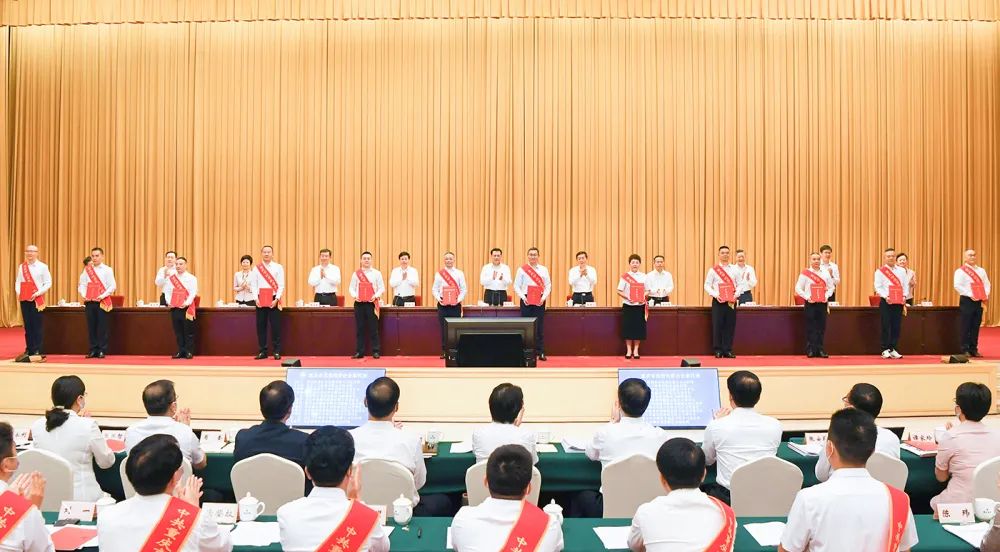 吕状文董事长应邀参加重庆市推动民营经济高质量发展大会(图2)