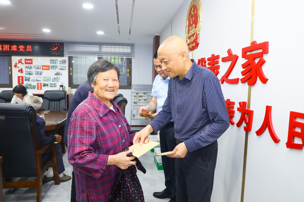 感党恩 叙乡情 助振兴 ——星瑞集团开展“七一”建党节慰问捐赠活动(图9)