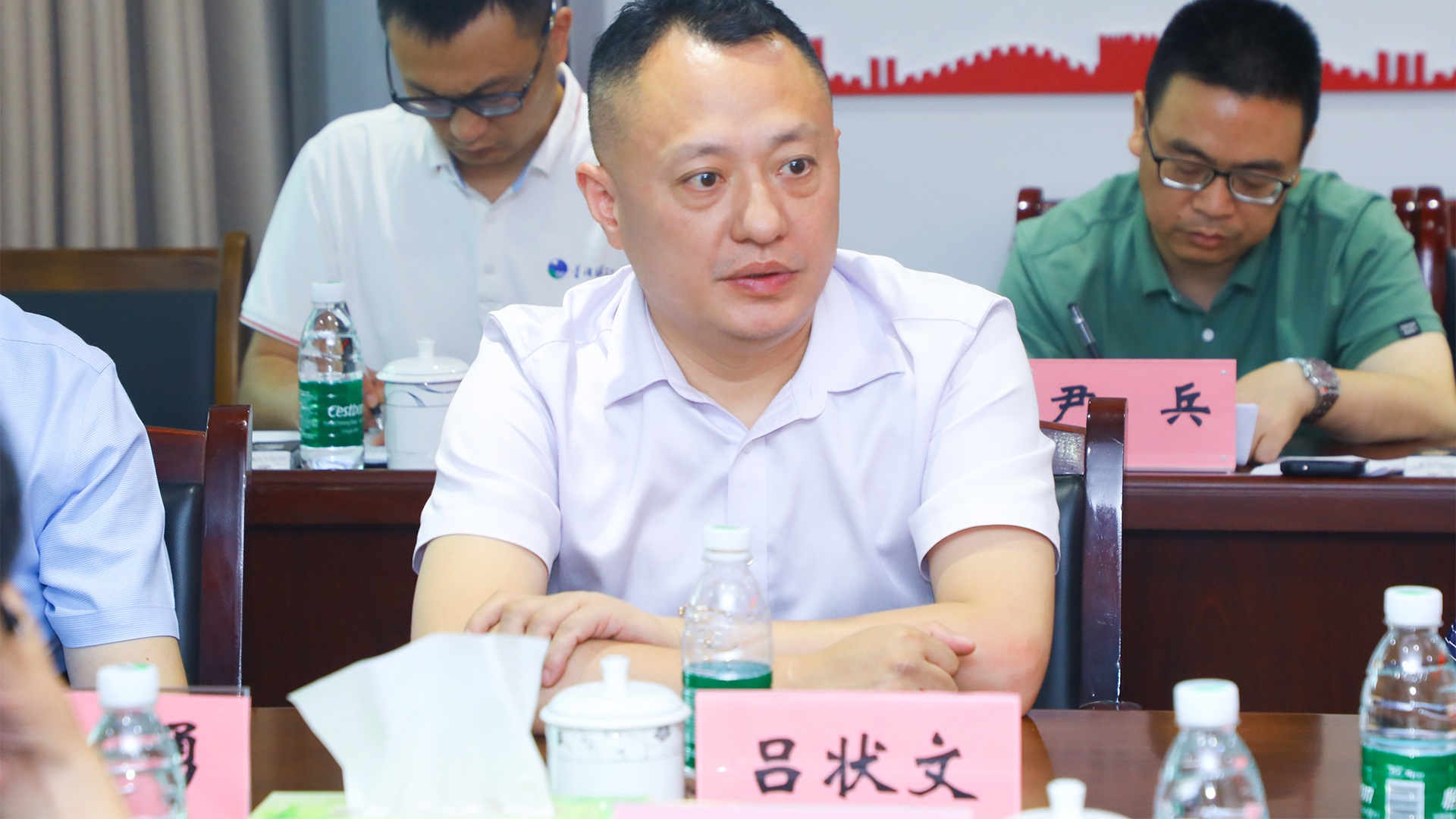 政企沟通“面对面” 共绘养老“同心圆” ——星瑞集团、寿而康养老服务有限公司与潼南区民政局就推进养老服务业高质量发展进行洽谈(图4)