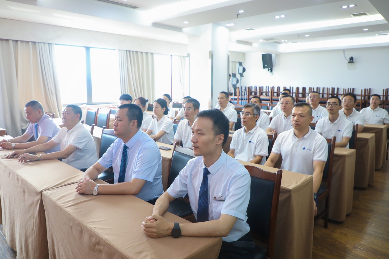 星瑞集团退役老兵向北京、河北受灾军烈属、退役军人进行爱心捐赠(图2)
