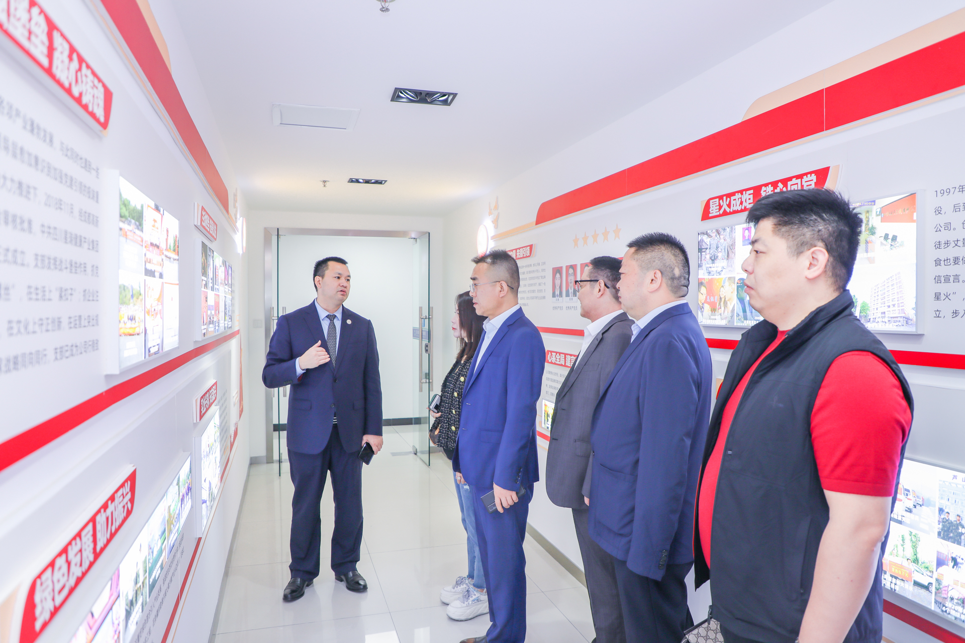 江苏省养老服务标杆企业、江苏省“敬老文明号”、全国“敬老文明号”——江苏悦心养老产业集团领导一行莅临星瑞集团考察交流(图2)
