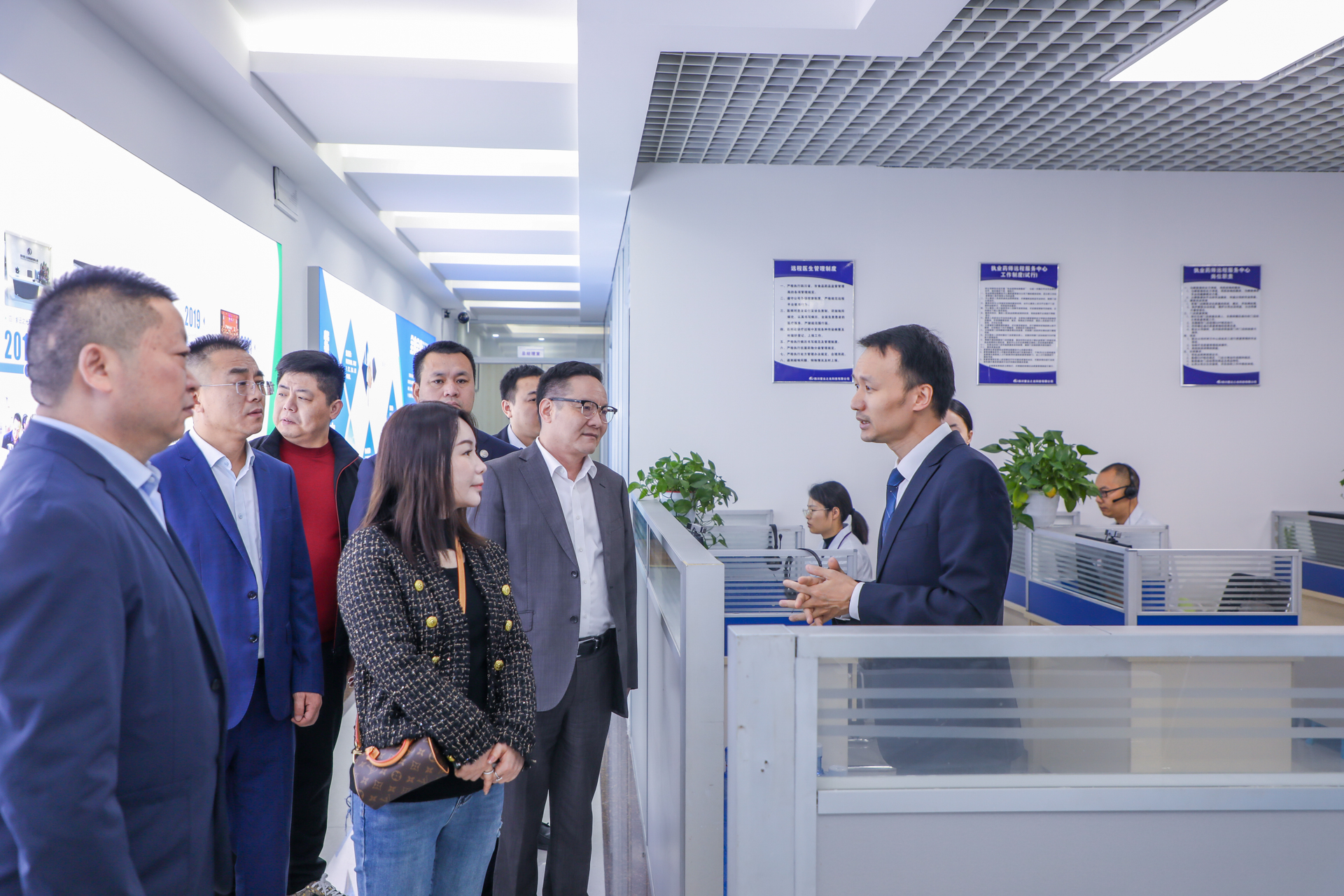 江苏省养老服务标杆企业、江苏省“敬老文明号”、全国“敬老文明号”——江苏悦心养老产业集团领导一行莅临星瑞集团考察交流(图5)