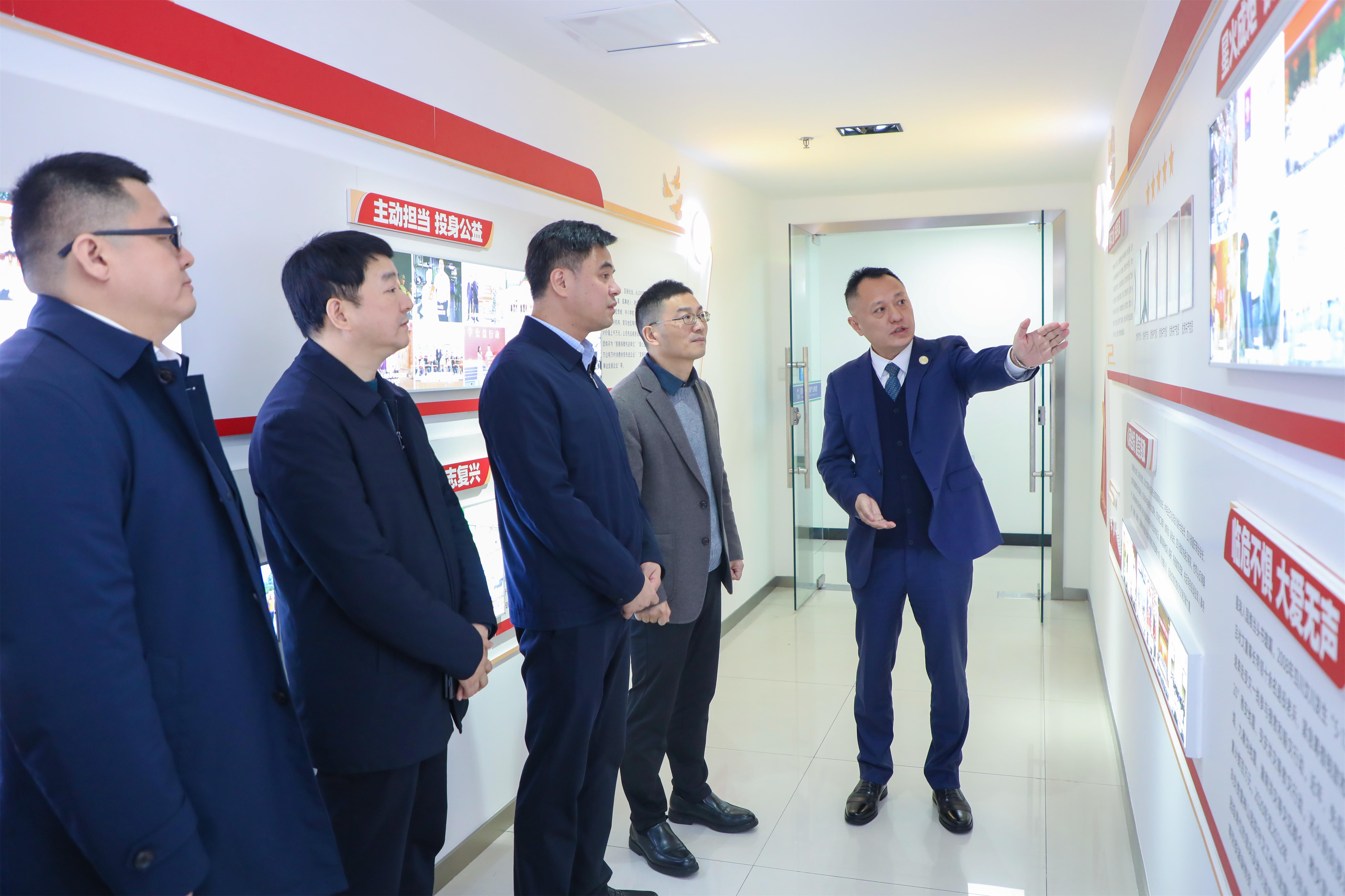 重庆市南岸区人民政府领导一行赴星瑞集团考察交流(图1)