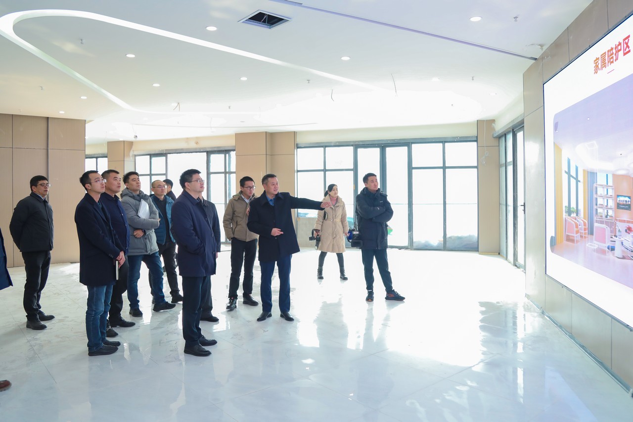 成都市青白江区委书记池勇一行到星瑞集团养老项目现场调研(图2)