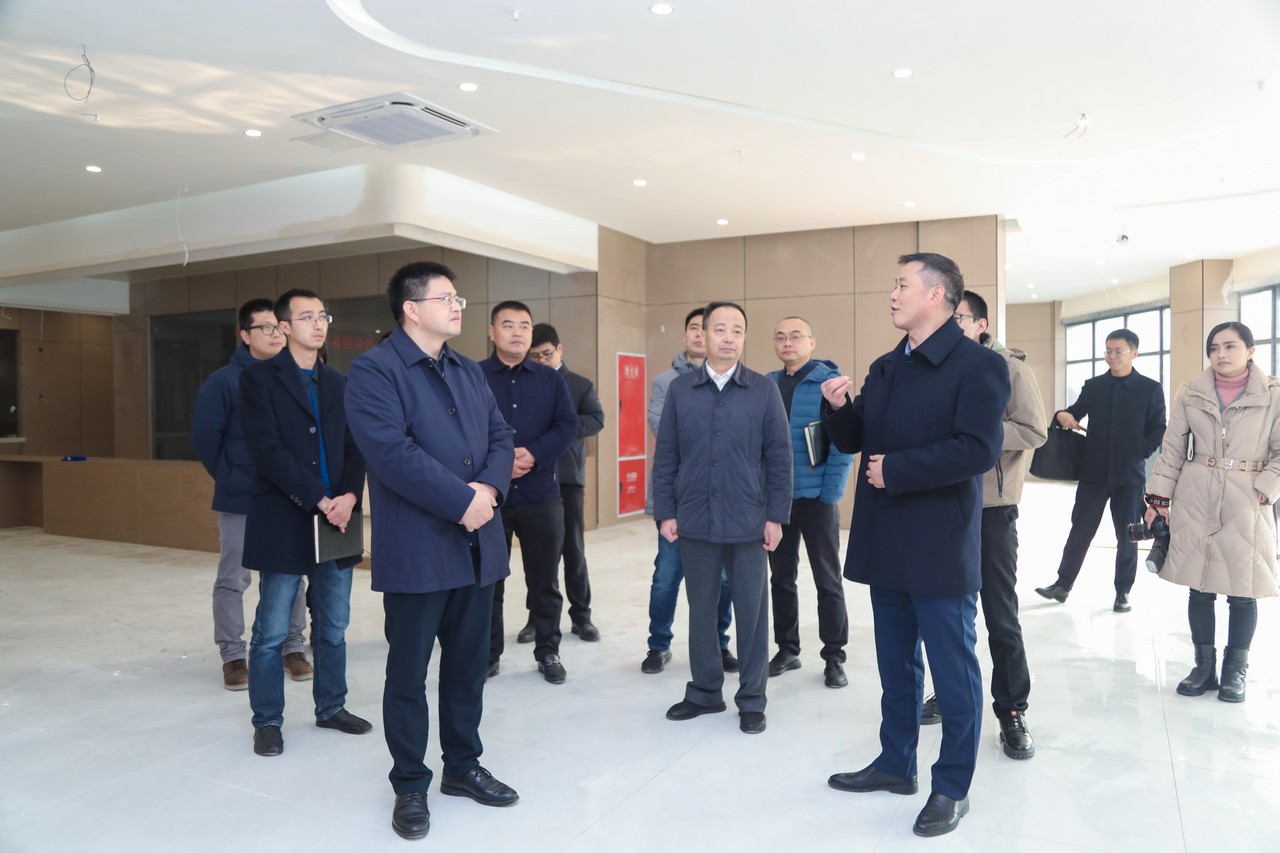 成都市青白江区委书记池勇一行到星瑞集团养老项目现场调研(图3)