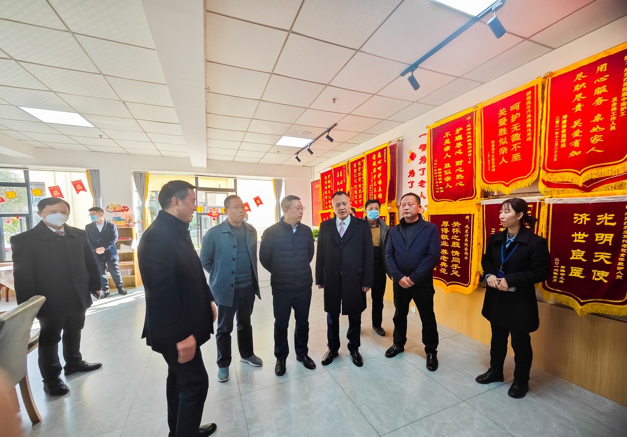重庆市荣昌区人民政府副区长程昌耀一行莅临星瑞集团考察养老产业(图3)