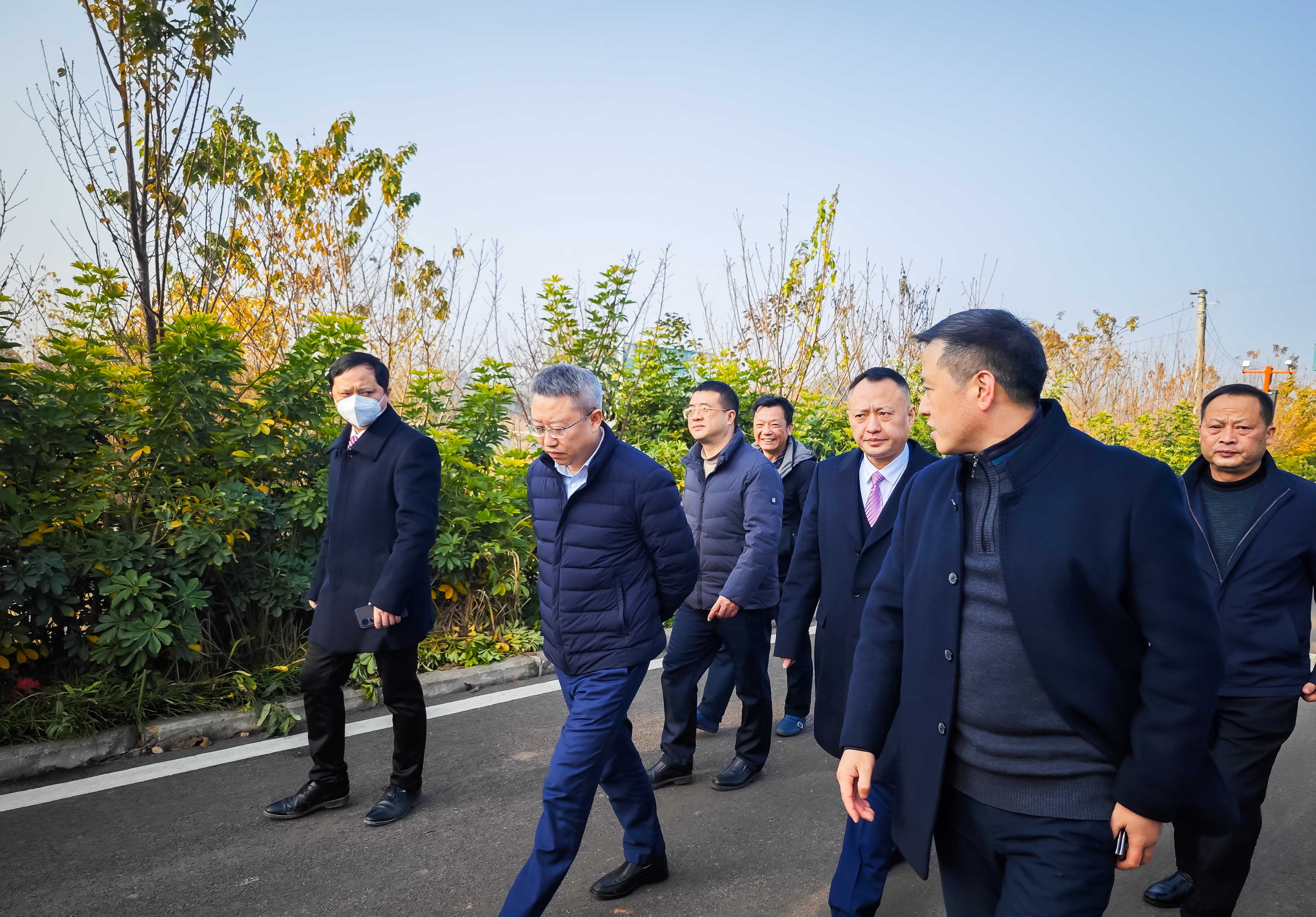 重庆市荣昌区人民政府副区长程昌耀一行莅临星瑞集团考察养老产业(图1)