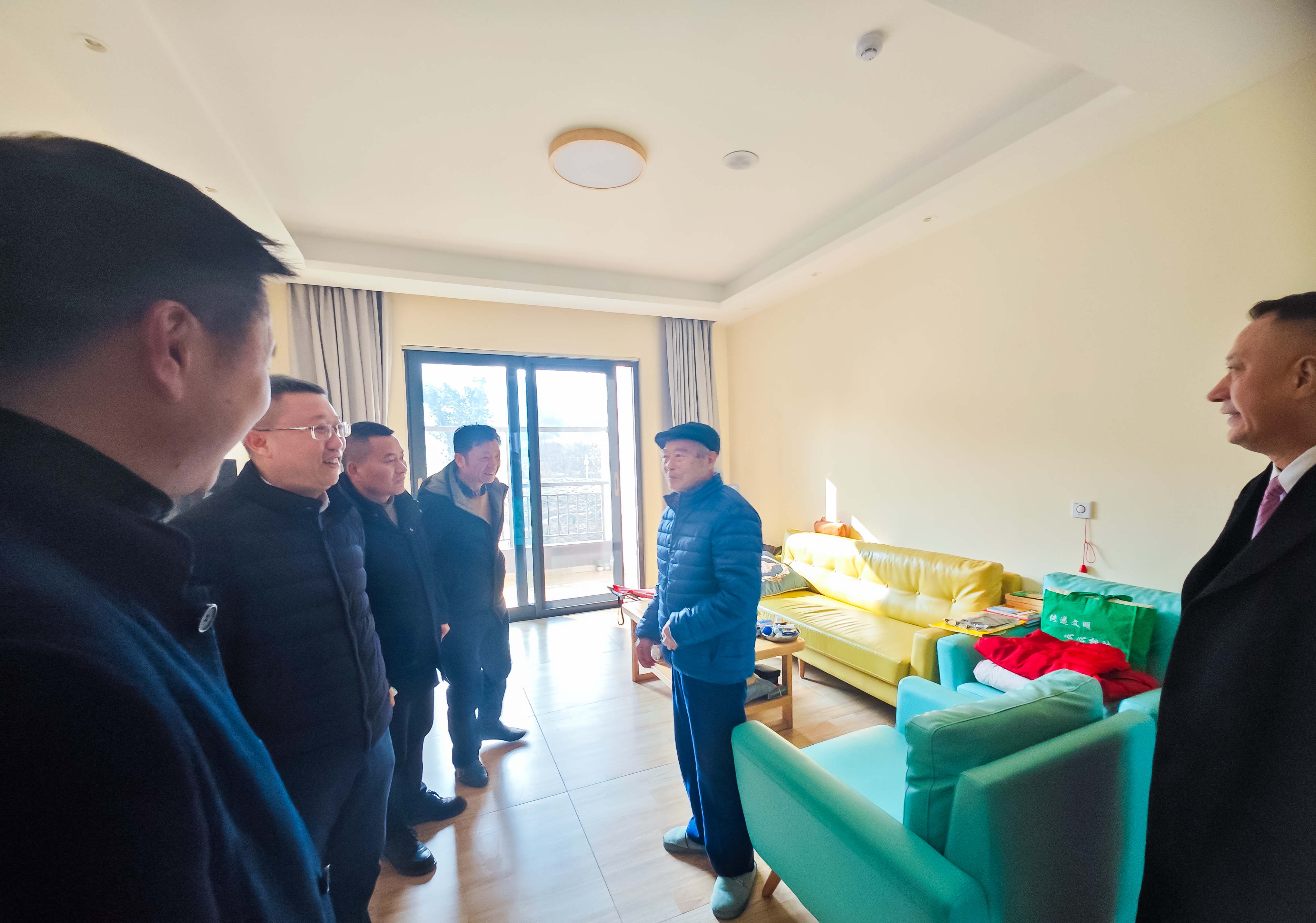 重庆市荣昌区人民政府副区长程昌耀一行莅临星瑞集团考察养老产业(图2)