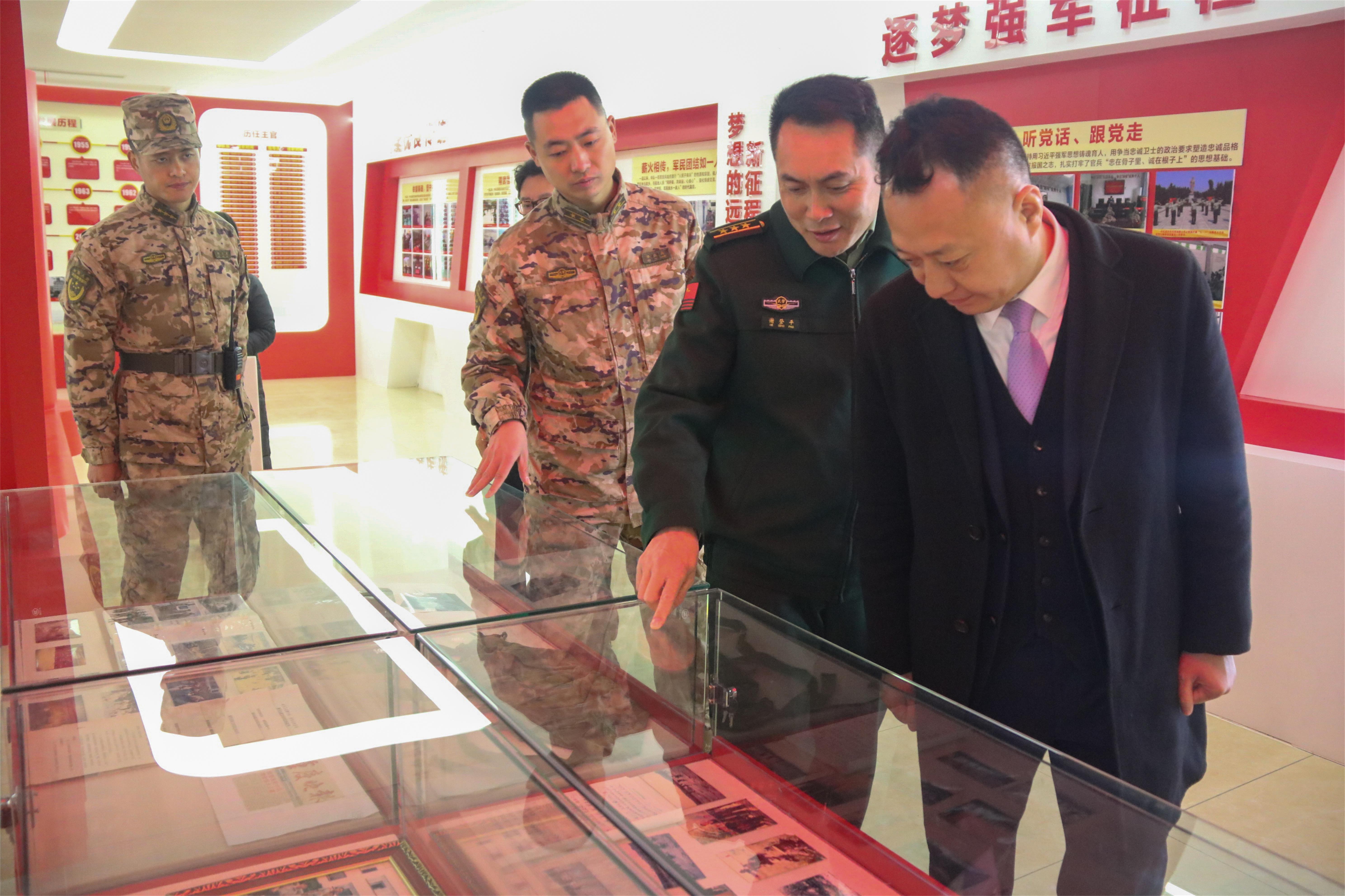 慷慨救济显大爱 军民携手固国防 ——星瑞集团向武警潼南中队战友祁斯垚家庭捐赠(图5)