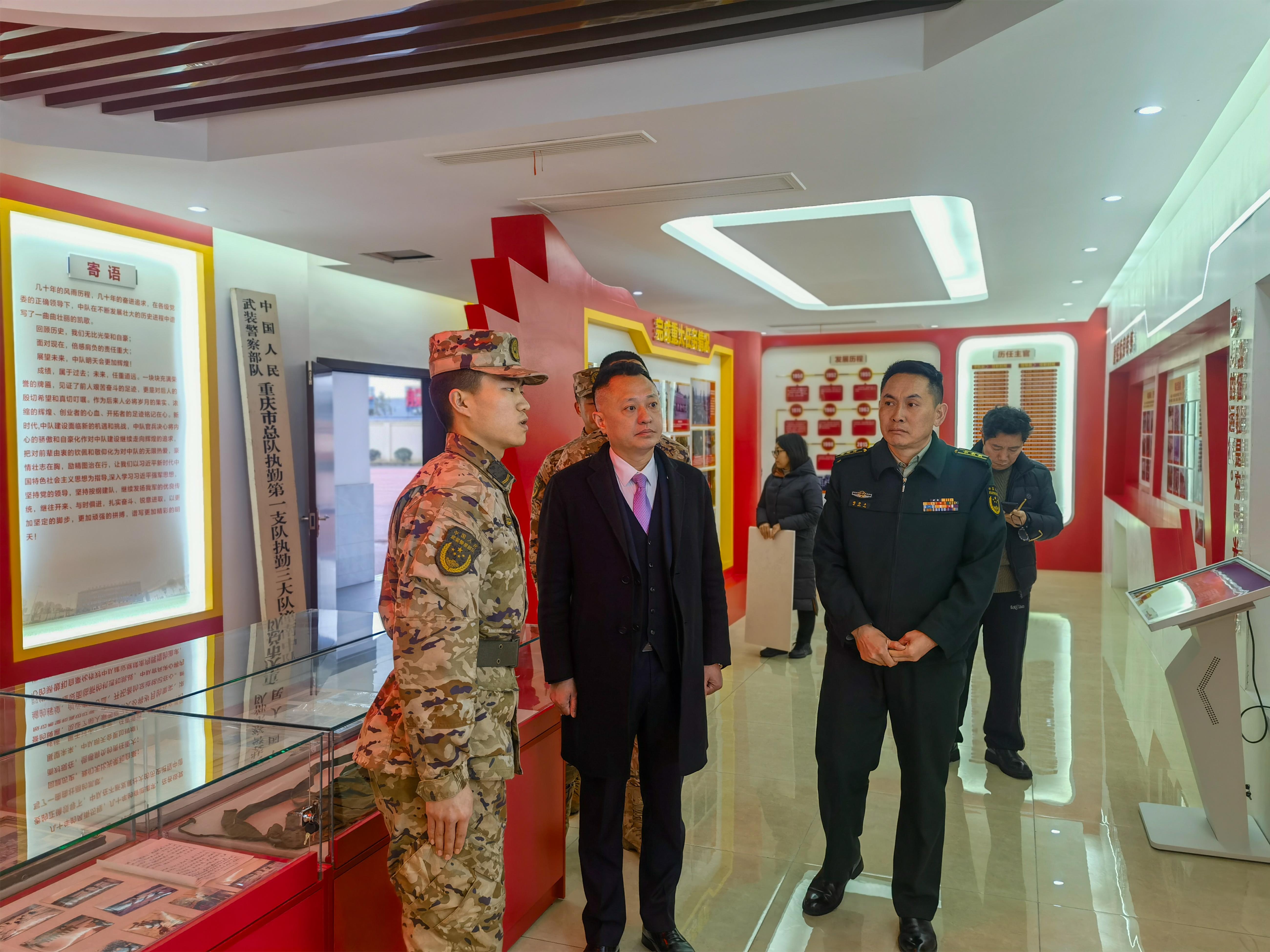 慷慨救济显大爱 军民携手固国防 ——星瑞集团向武警潼南中队战友祁斯垚家庭捐赠(图4)