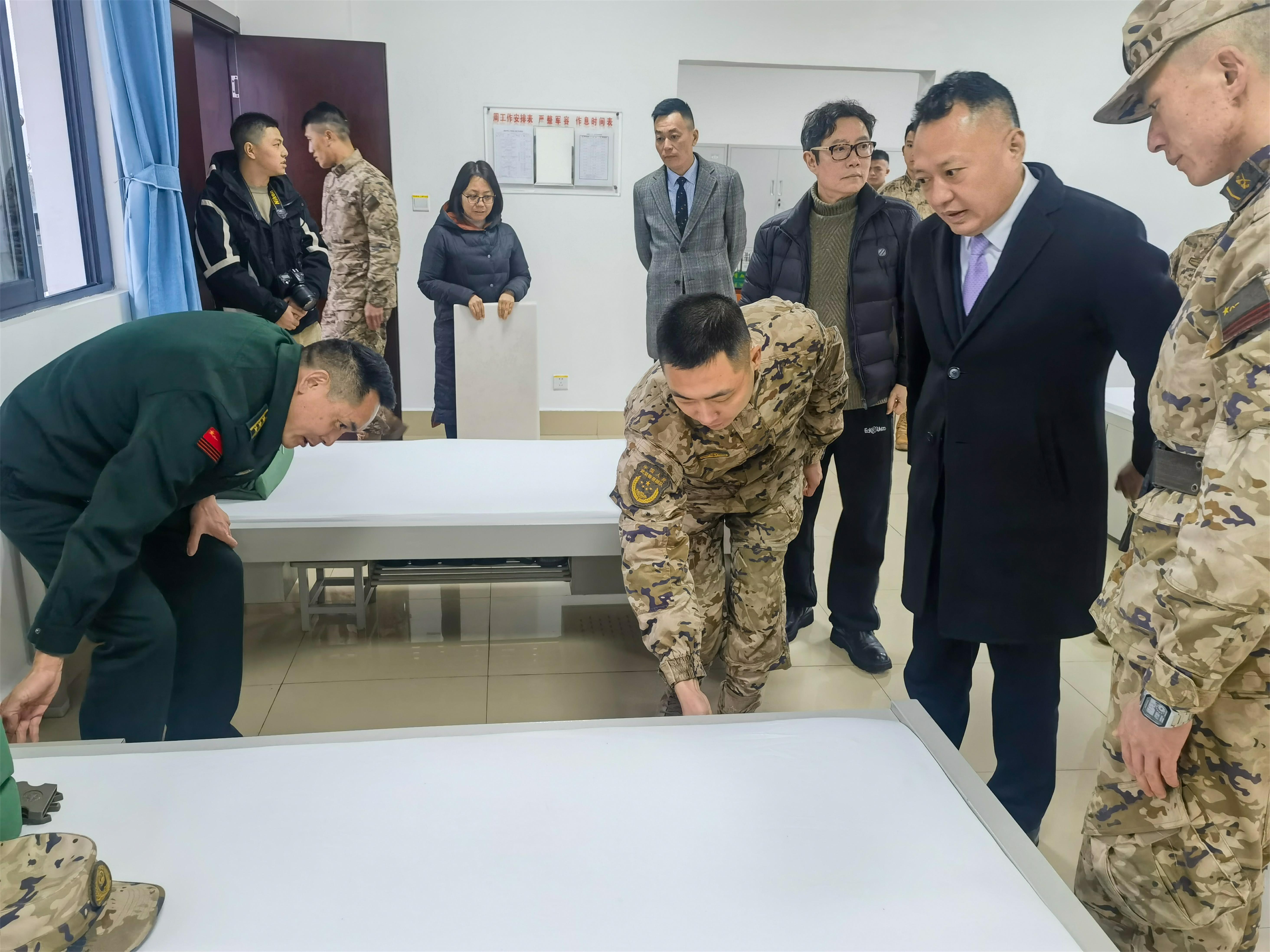 慷慨救济显大爱 军民携手固国防 ——星瑞集团向武警潼南中队战友祁斯垚家庭捐赠(图6)