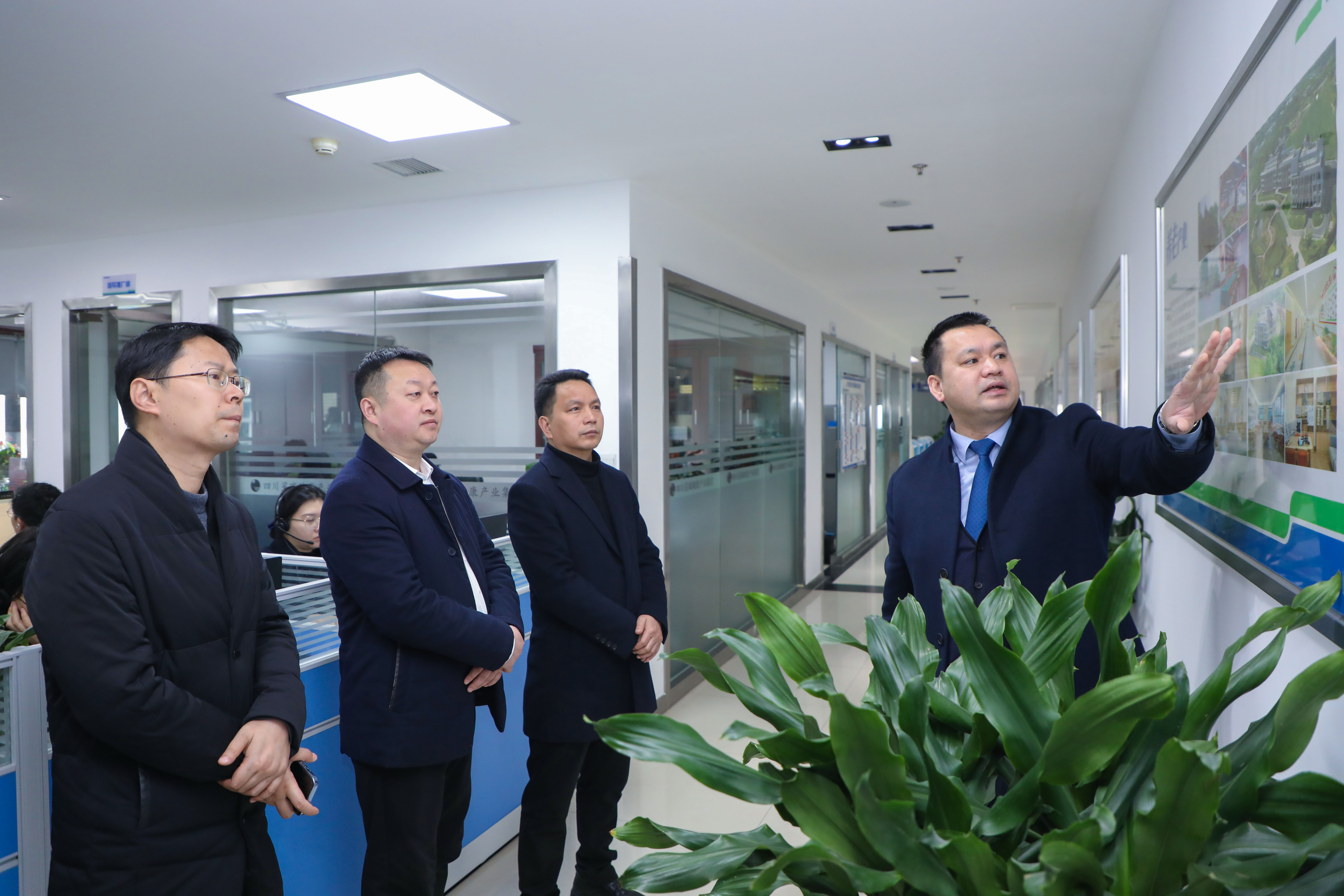 广元、达州市退役军人事务局及区县领导一行莅临星瑞集团考察交流(图9)
