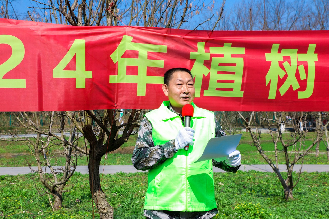 植树添新绿 不负好春光——星瑞集团开展2024年“垦荒先锋”植树节活动(图3)