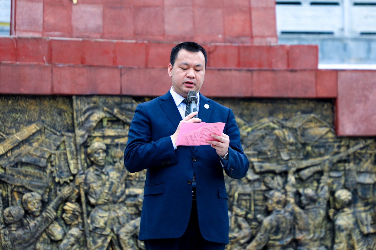 鲜花献英烈 哀思祭忠魂——星瑞集团2024年清明节缅怀英烈活动在各地举行(图5)