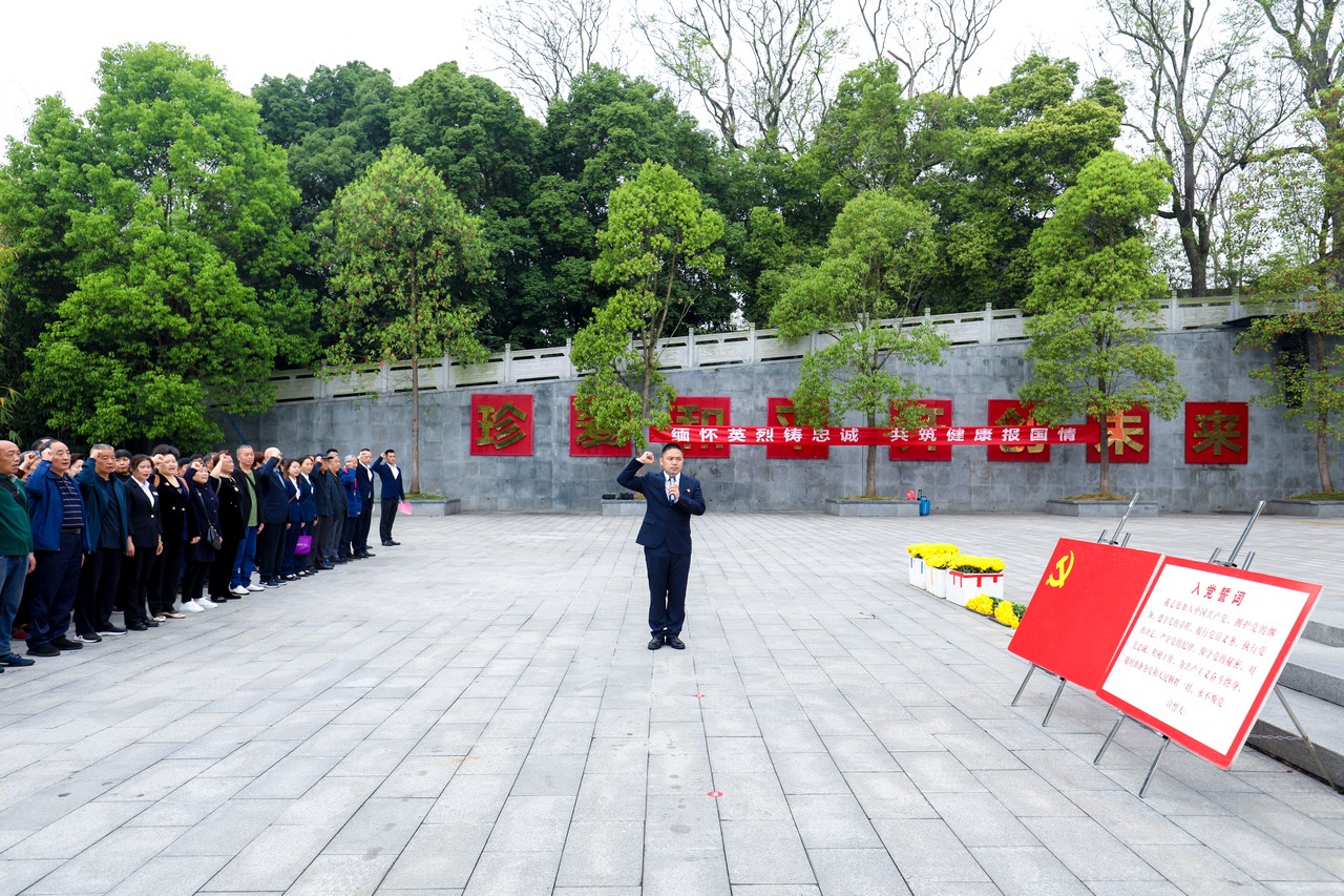 鲜花献英烈 哀思祭忠魂——星瑞集团2024年清明节缅怀英烈活动在各地举行(图10)