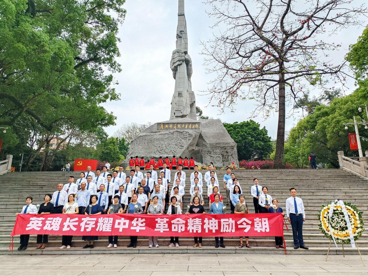 鲜花献英烈 哀思祭忠魂——星瑞集团2024年清明节缅怀英烈活动在各地举行(图13)