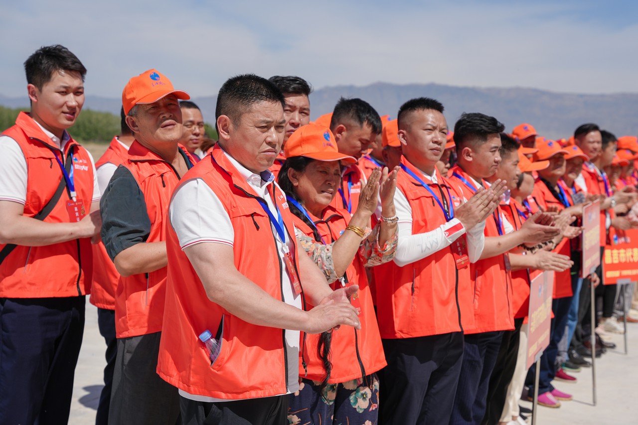 垦荒先锋路 漫漫边疆情  ——沙棘种植公益行动暨太阳石沙棘种植专业合作社成立仪式在新疆阿勒泰成功举行(图10)