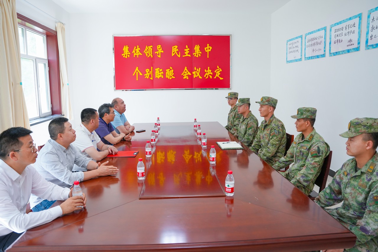 漫漫拥军路 悠悠星瑞情  ——星瑞集团对新疆阿勒泰军分区禾木边防连、查干郭勒边防连进行慰问(图2)