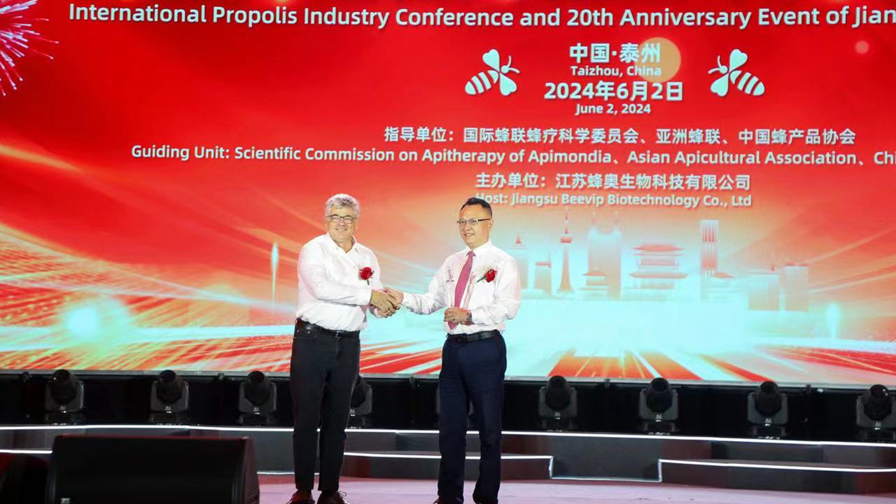 国际蜂联蜂疗科学委员会主席雅诺什教授莅临星瑞集团考察交流(图6)