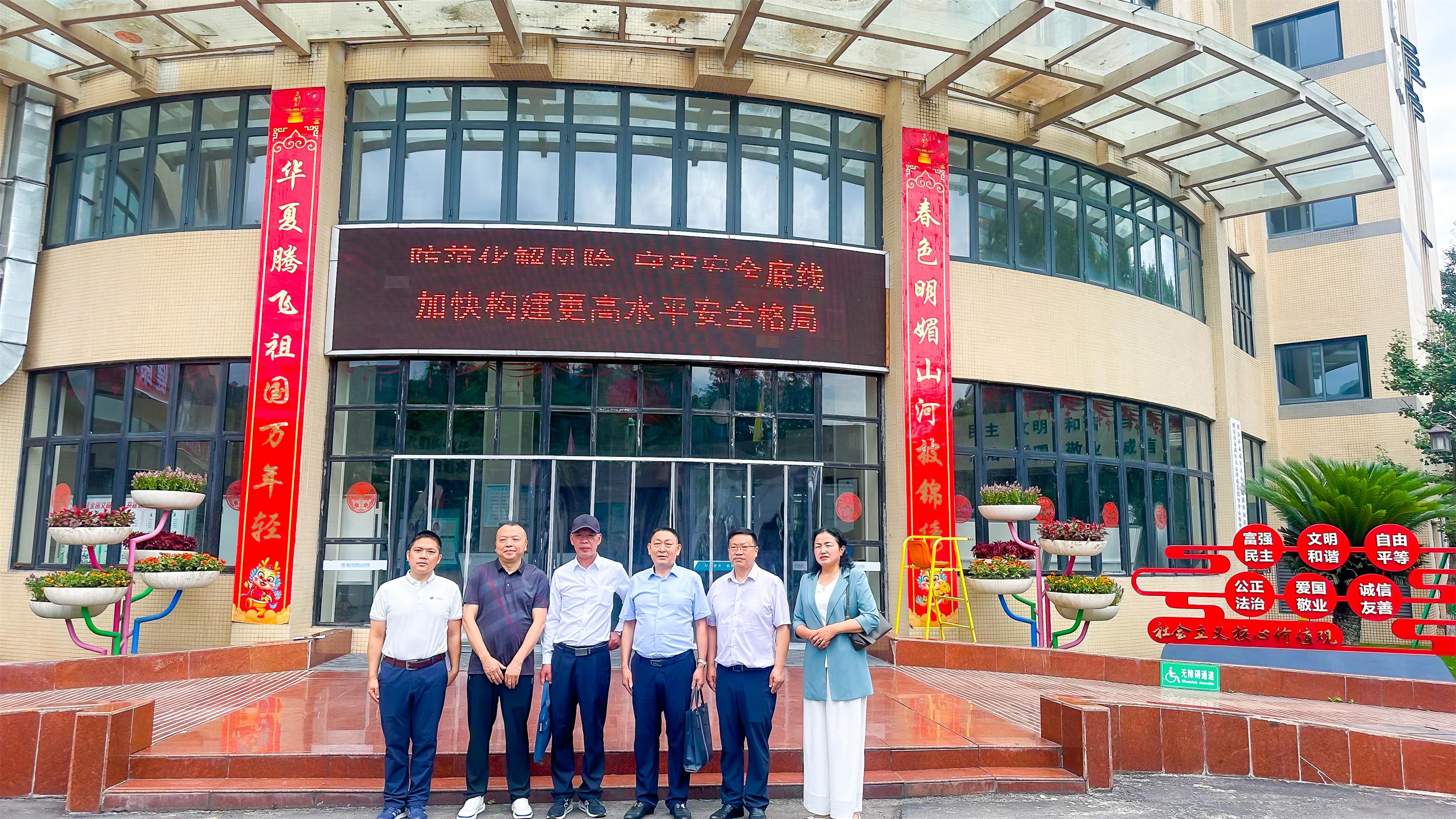 托底帮扶见真情 解难帮困暖人心——星瑞集团向新龙县农村特困人员李福琼女士定向捐赠(图1)