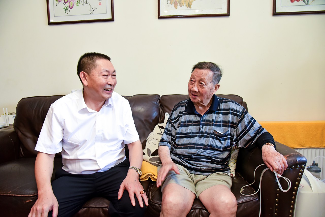 不忘历史 铭记英雄 ——成都高新区爱国拥军联合会会长单位星瑞集团率团慰问参战老兵(图5)