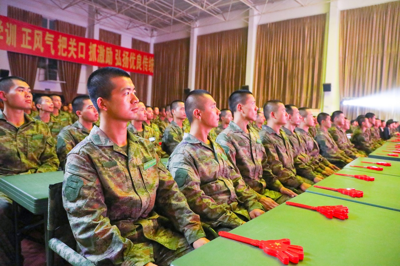 执行总裁莫勇应邀出席“筑梦军旅军歌嘹亮•双拥共建鱼水情深——成都高新区新兵慰问演出进军营活动”(图2)