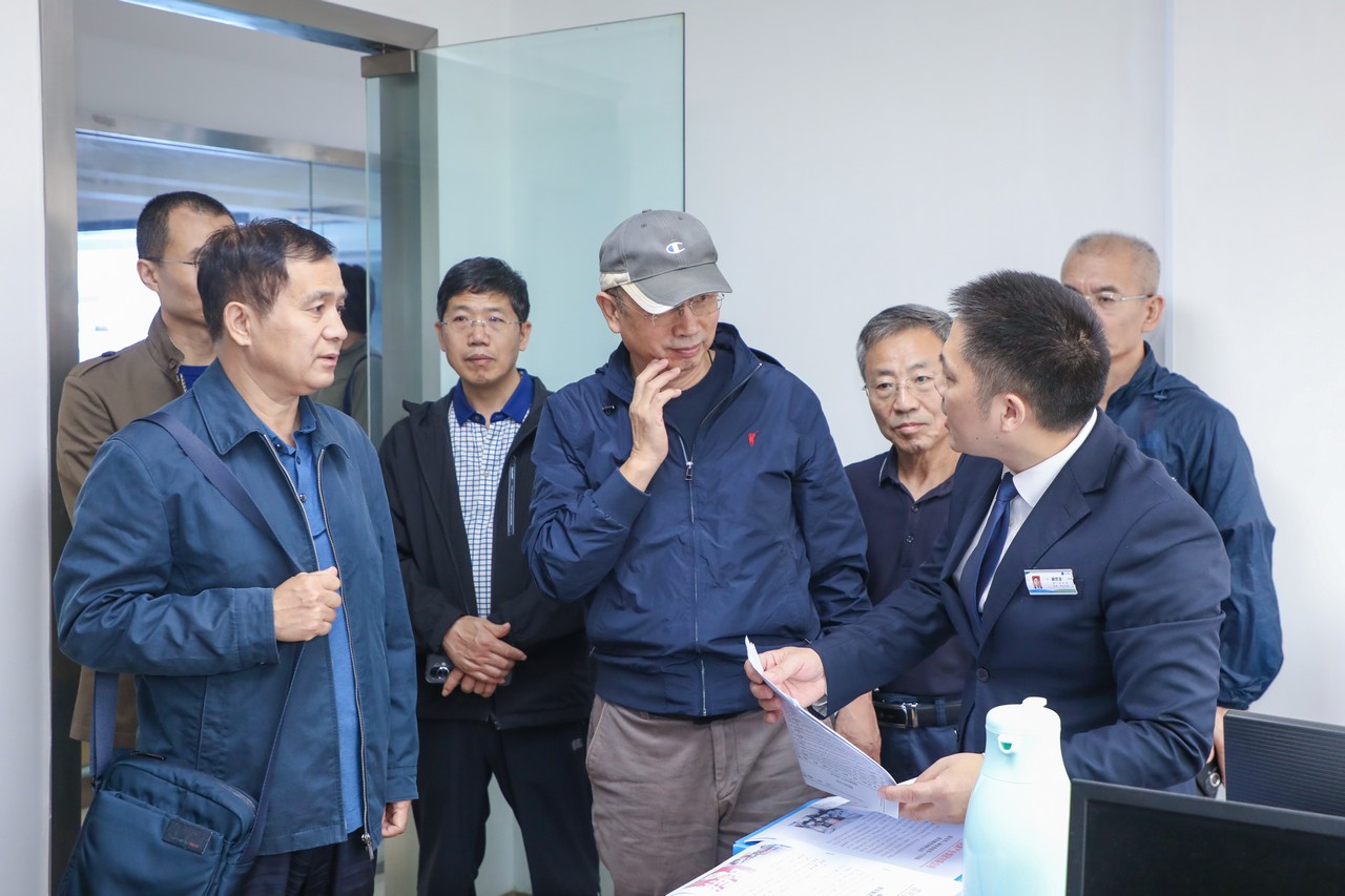 青岛市慈善总会、青岛市退役军人关爱基金会、青岛市退役军人服务中心领导一行莅临星瑞集团考察交流(图6)
