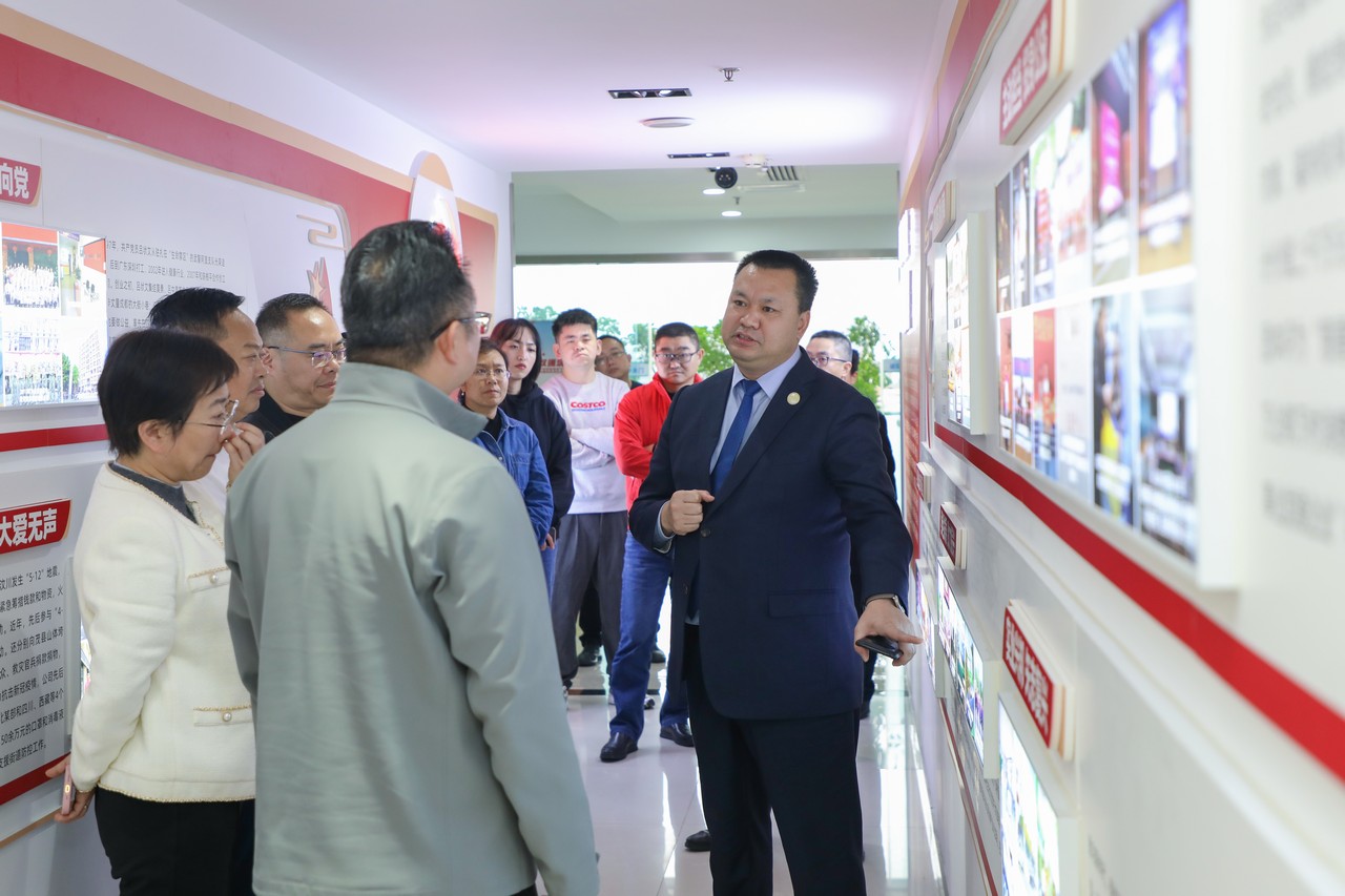 四川东辰集团董事长赵贤政一行莅临星瑞集团考察交流(图1)