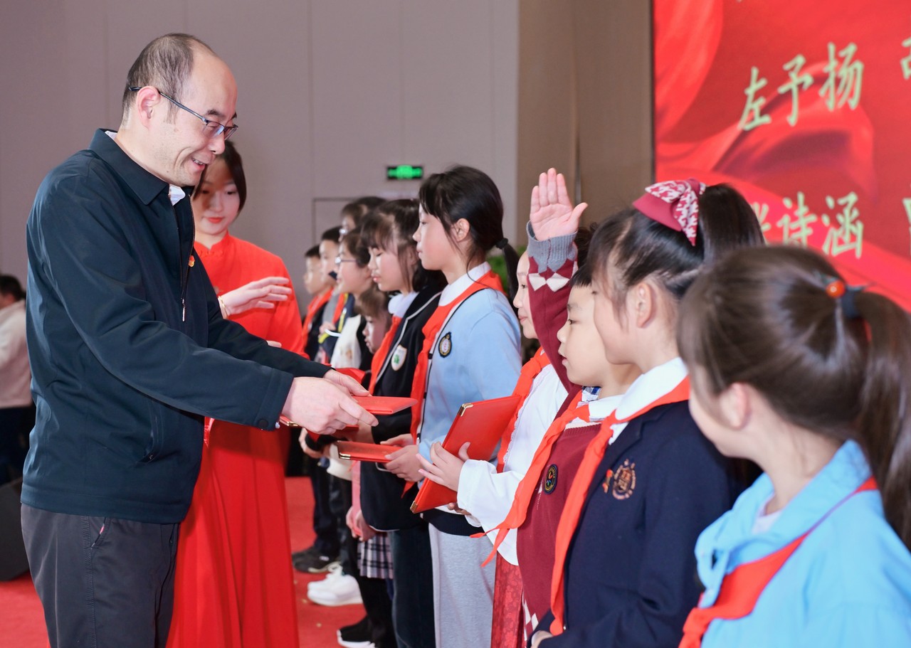 “强国有我·逐梦未来”2024年成都市校园国防教育暨红色宣讲员大赛颁奖典礼在成都星瑞墨林艺术酒店成功举行(图9)