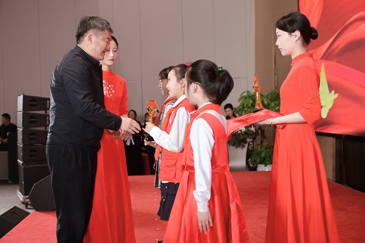 “强国有我·逐梦未来”2024年成都市校园国防教育暨红色宣讲员大赛颁奖典礼在成都星瑞墨林艺术酒店成功举行(图27)