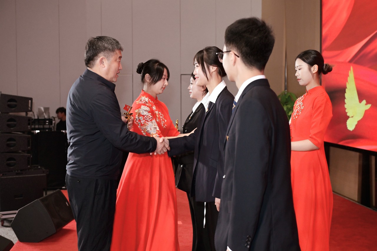 “强国有我·逐梦未来”2024年成都市校园国防教育暨红色宣讲员大赛颁奖典礼在成都星瑞墨林艺术酒店成功举行(图29)