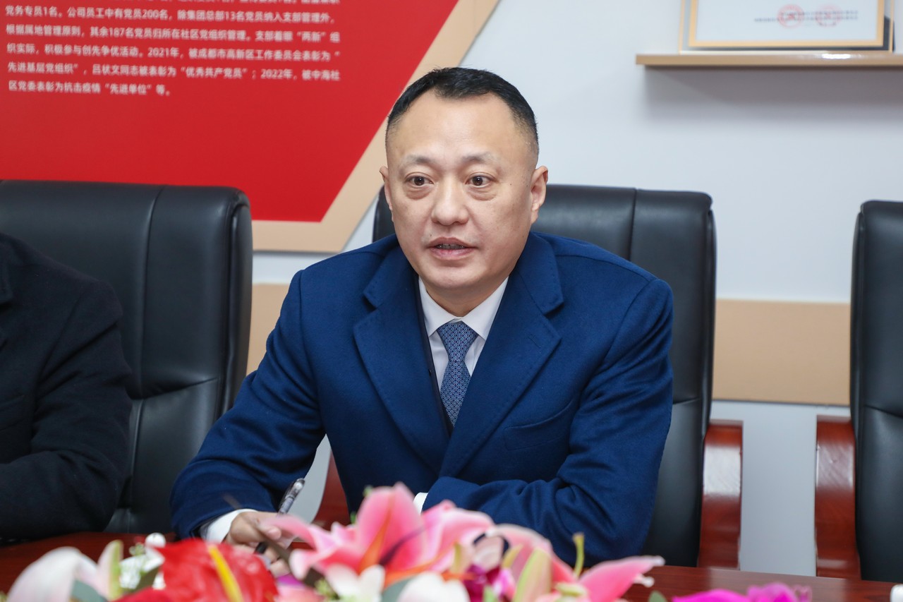 成都市爱国拥军联合会走访星瑞集团并赠送海军“福建号”航母模型(图5)