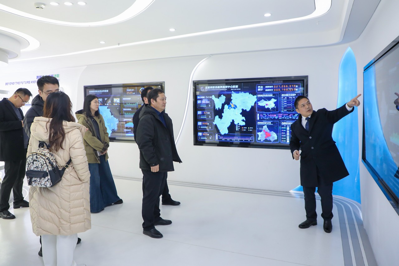 泰州市退役军人事务局、民政局、爱国拥军促进会领导一行莅临星瑞集团考察交流(图2)