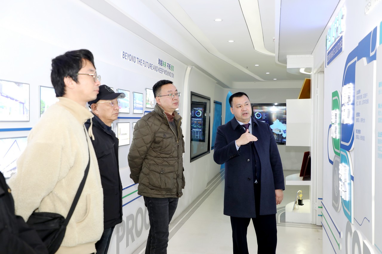成都市老年人体育协会领导一行莅临星瑞集团考察交流(图3)