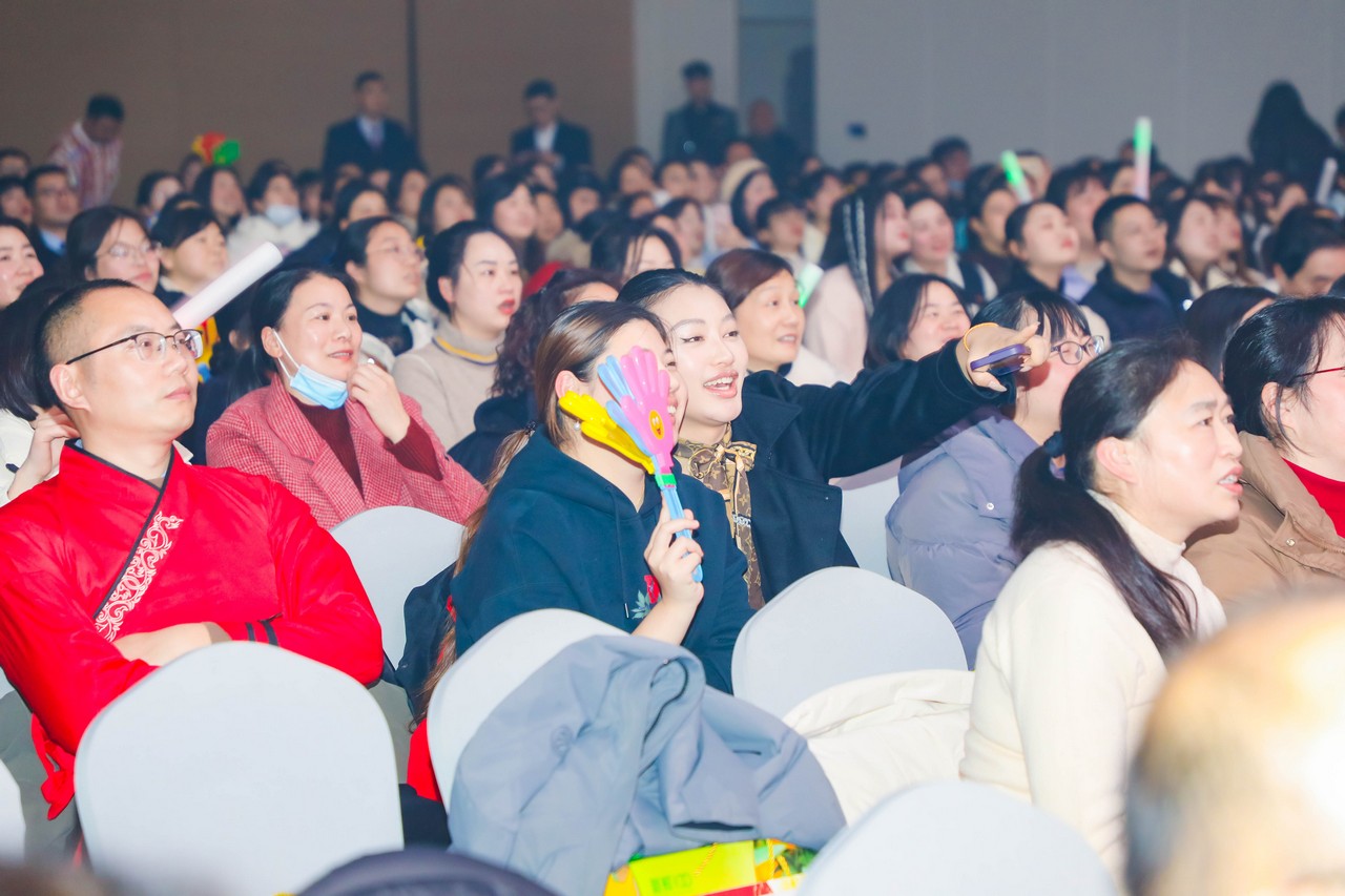 星瑞集团2025年子公司年会在成都星瑞墨林艺术酒店盛大举行(图17)