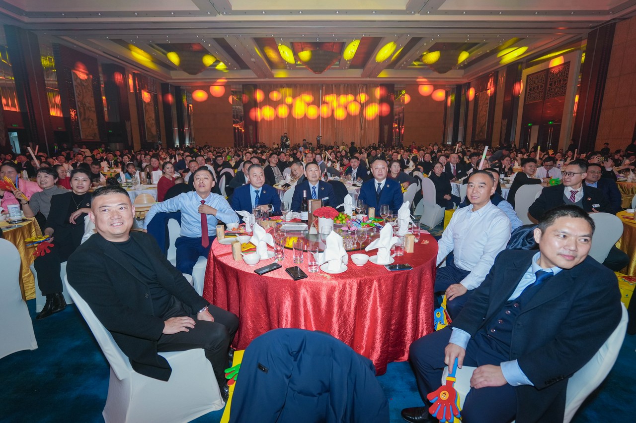 匠心耕梦 燃梦飞翔——星瑞集团2025年会盛典在蓉盛大举行(图3)