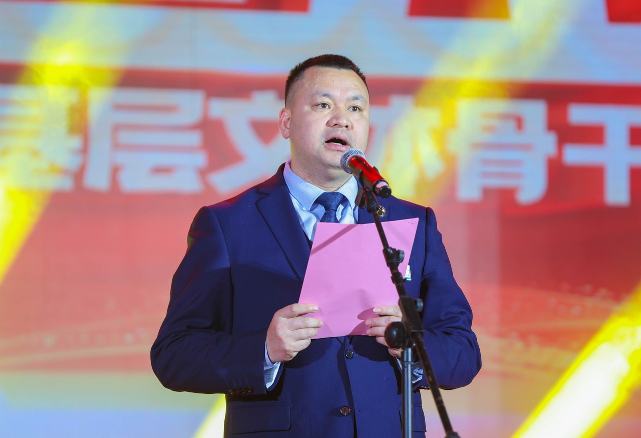 匠心耕梦 燃梦飞翔——星瑞集团2025年会盛典在蓉盛大举行(图6)