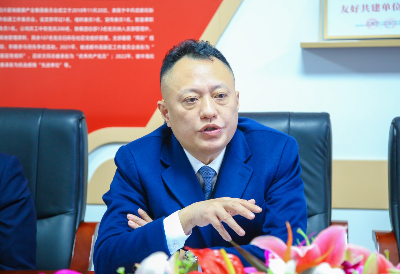 重庆市綦江区人民政府副区长刘书燃一行莅临星瑞集团考察交流(图2)