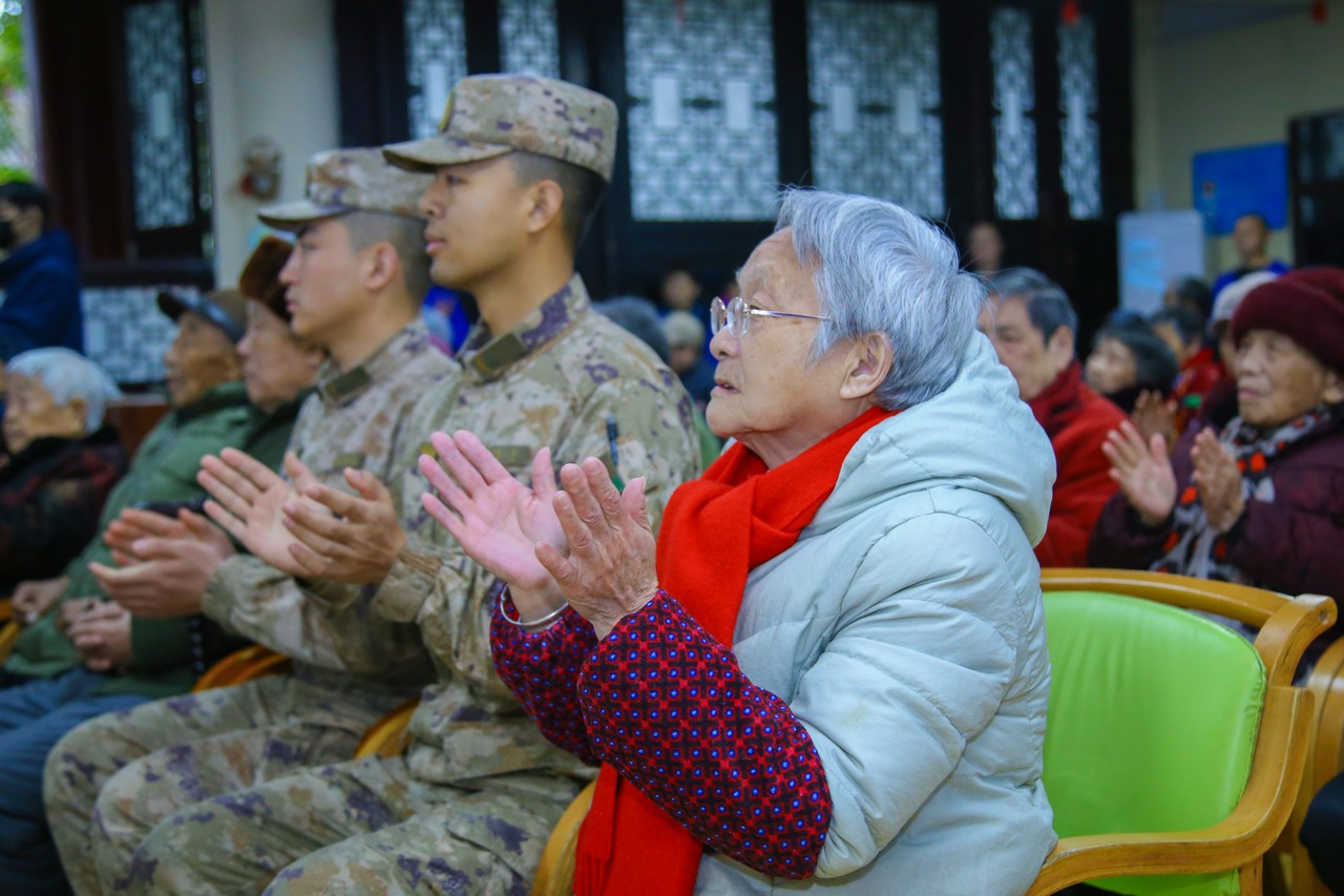 星瑞集团承办的“军地联建学雷锋，真情温暖夕阳红——学雷锋纪念日敬老爱老主题活动”在蓉举行(图10)