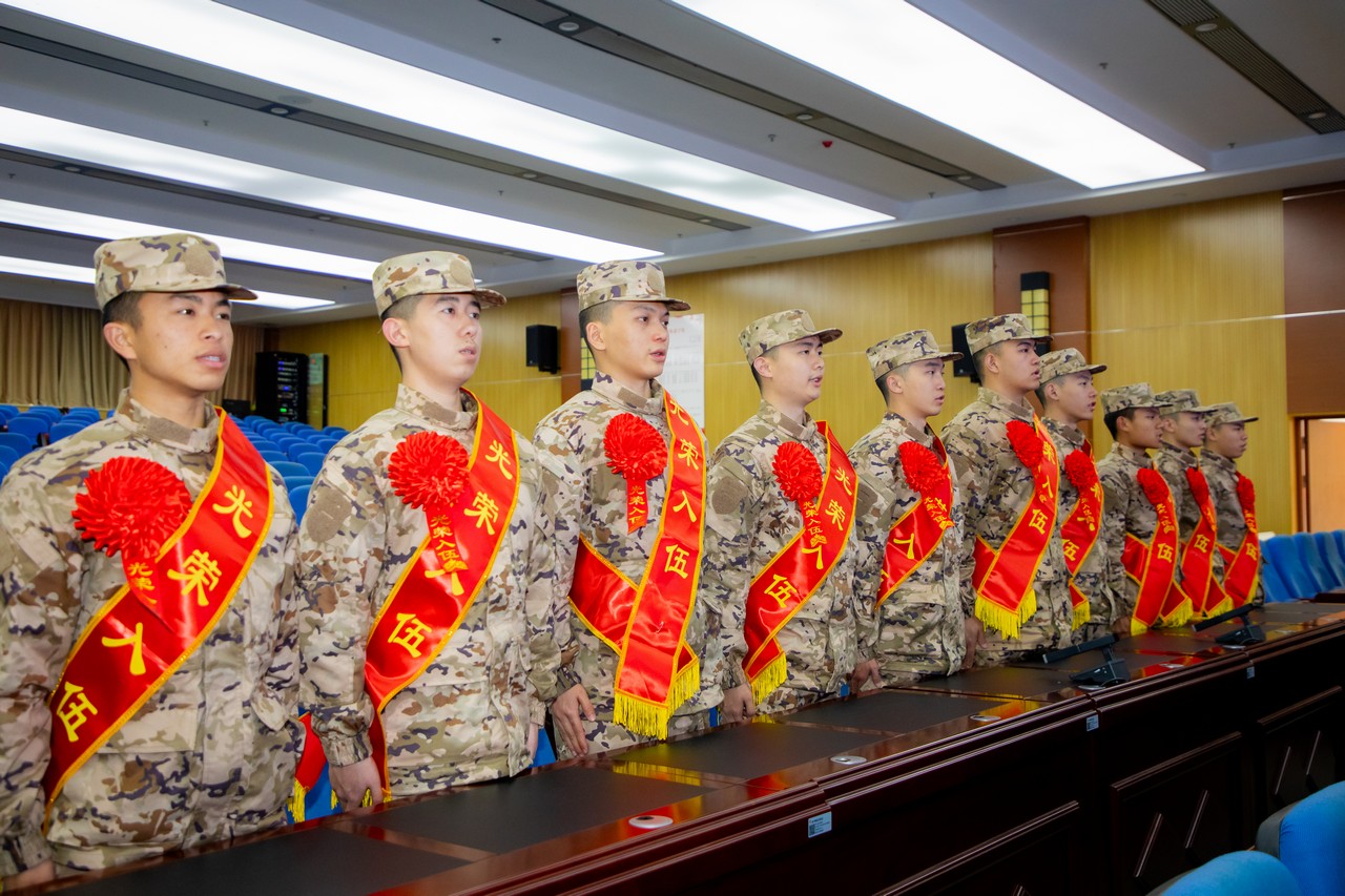吕状文董事长应邀出席成都市武侯区（高新区）2025年春季新兵入藏欢送仪式(图4)