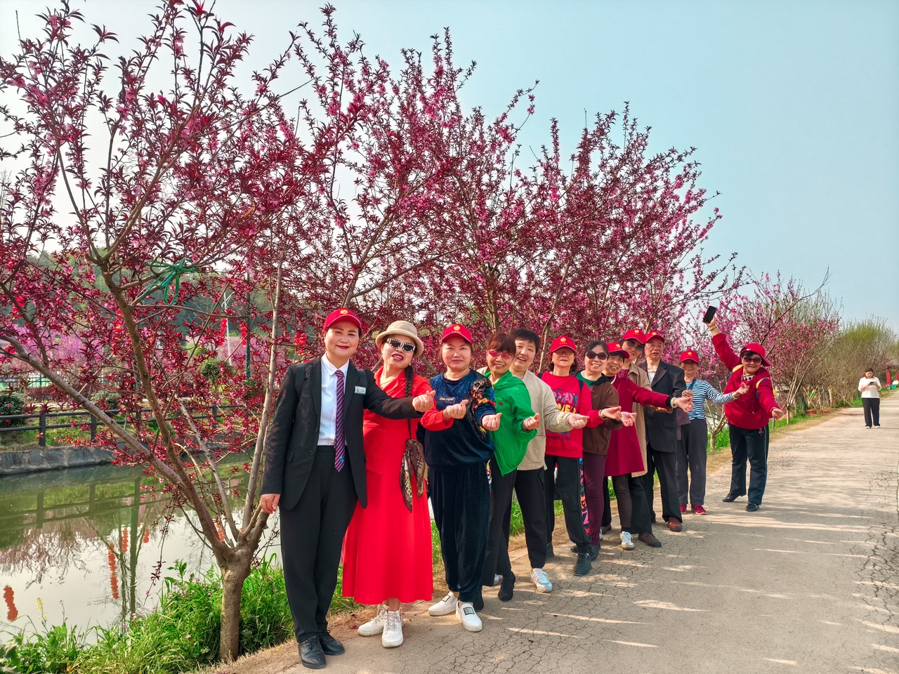 春日有约 银龄同乐 ——星瑞集团2025年千人踏青游活动（第五季）湖南长沙站盛大举行(图15)