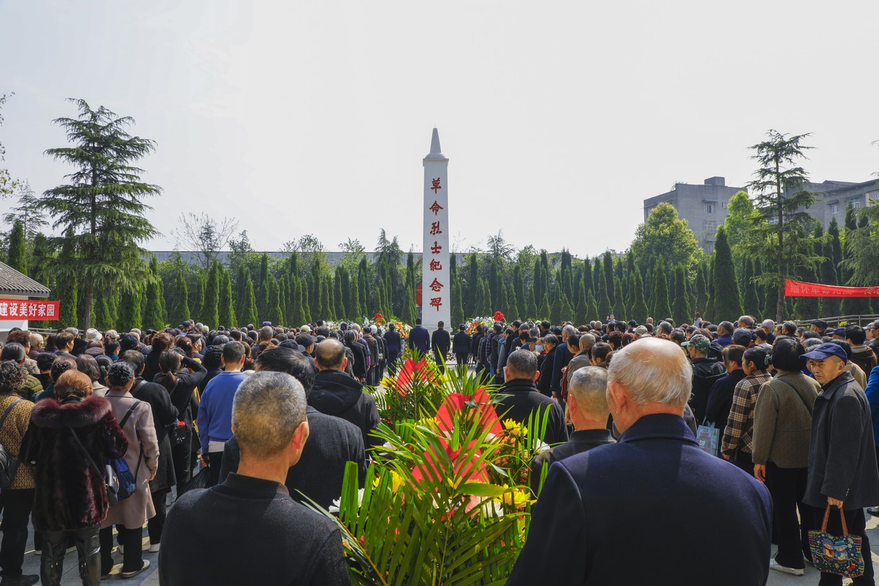 缅怀英烈祭忠魂 抚今追昔思奋进——星瑞集团2025年清明节缅怀英烈活动在全国各地举行(图1)