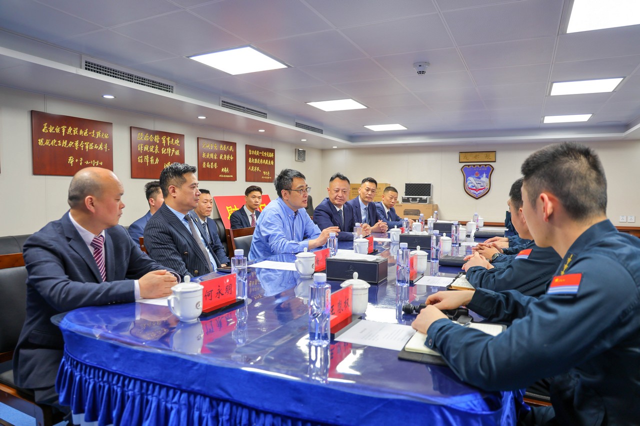 同舟共济 舰傲深蓝 ——星瑞集团随成都市双拥慰问团对成都舰进行慰问(图3)