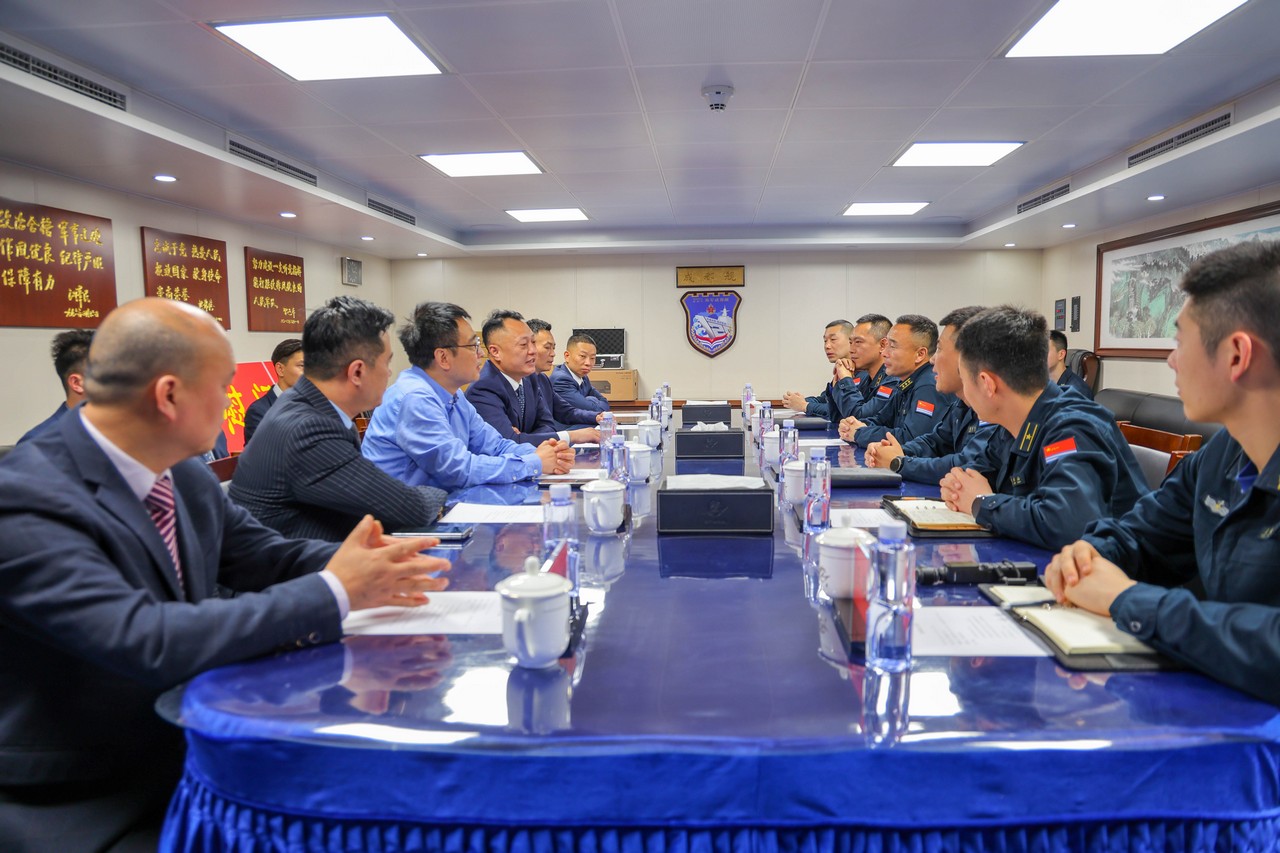 同舟共济 舰傲深蓝 ——星瑞集团随成都市双拥慰问团对成都舰进行慰问(图8)