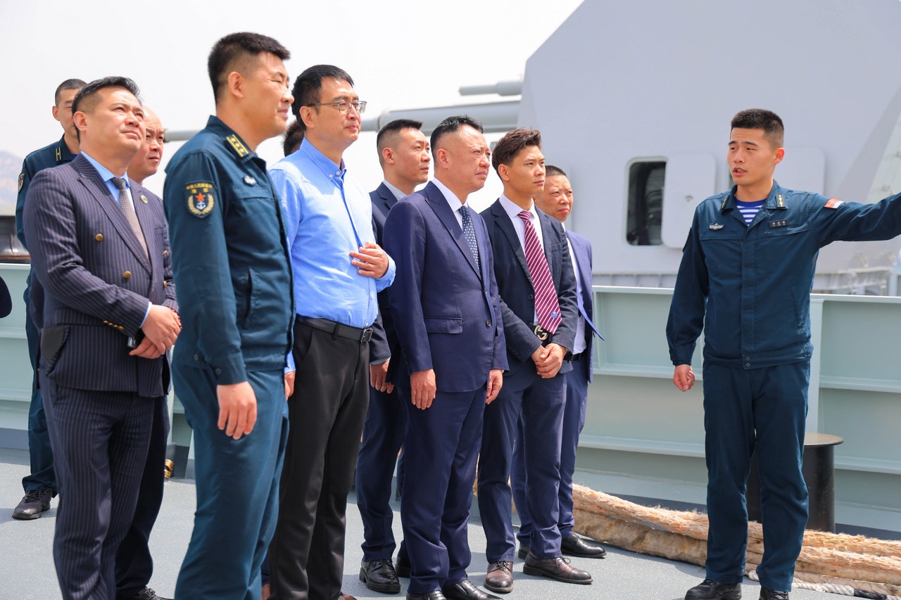 同舟共济 舰傲深蓝 ——星瑞集团随成都市双拥慰问团对成都舰进行慰问(图9)