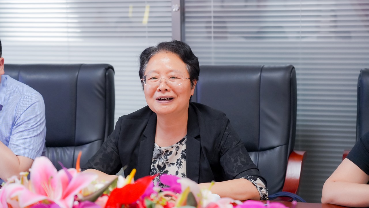 重庆市大渡口区跃进村街道党工委书记李瑜一行莅临星瑞集团考察交流(图4)