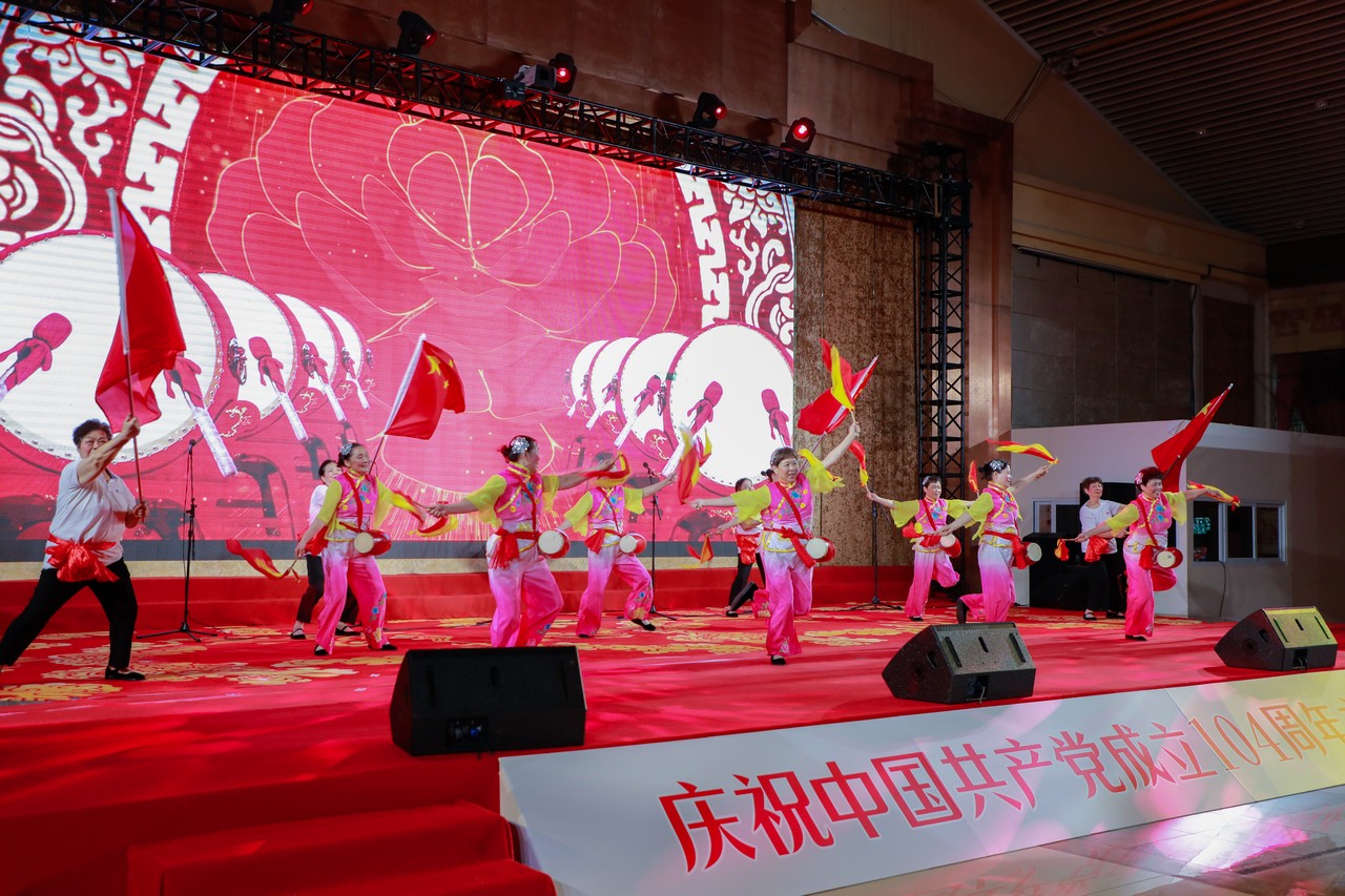 赤心永驻 声颂华章——星瑞集团庆祝中国共产党成立104周年主题歌咏比赛在蓉成功举行(图8)