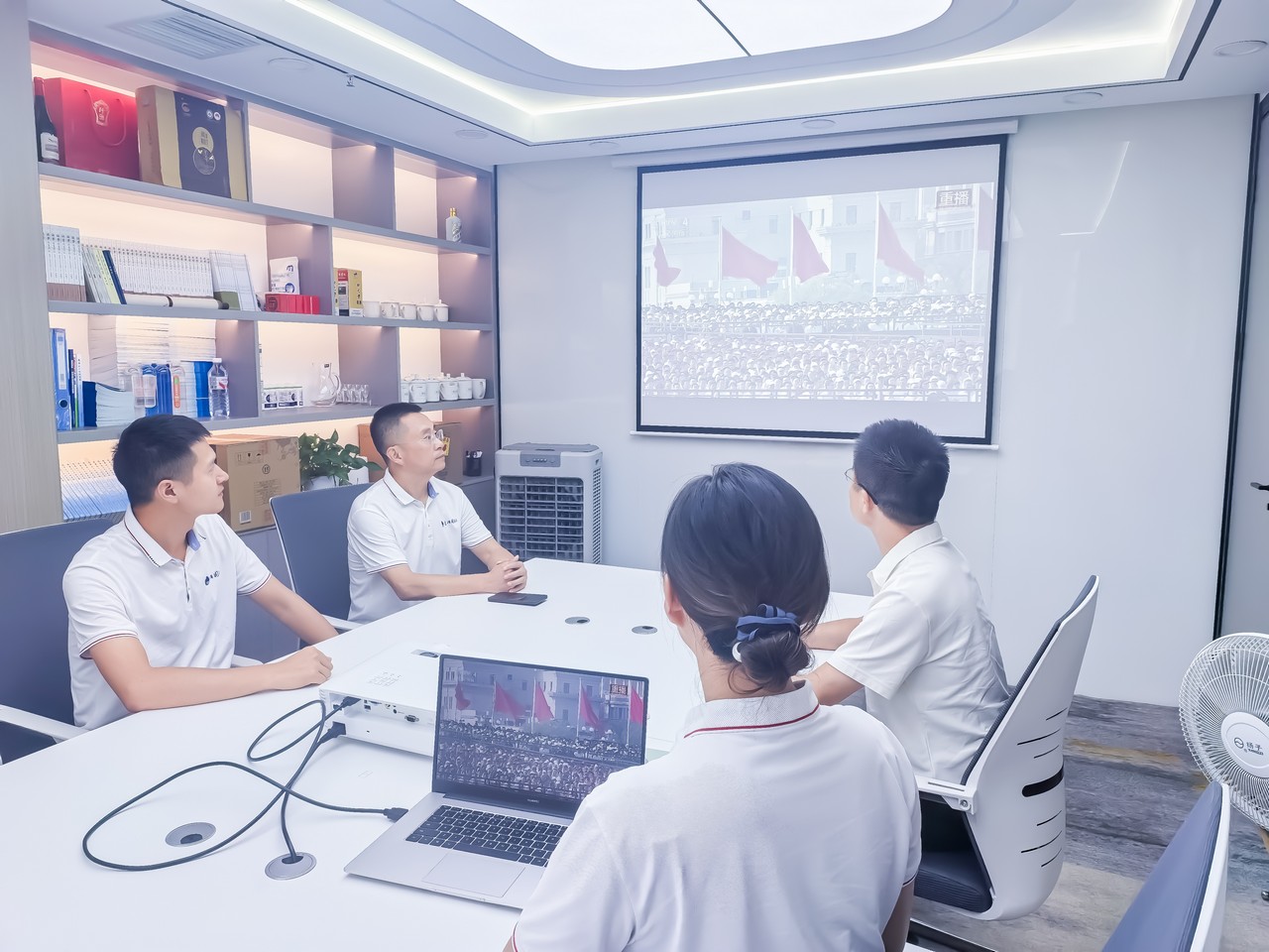 铭记抗战峥嵘岁月，凝聚复兴磅礴伟力——星瑞集团组织员工、客户观看阅兵直播(图6)